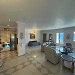 فيلة Bay View
